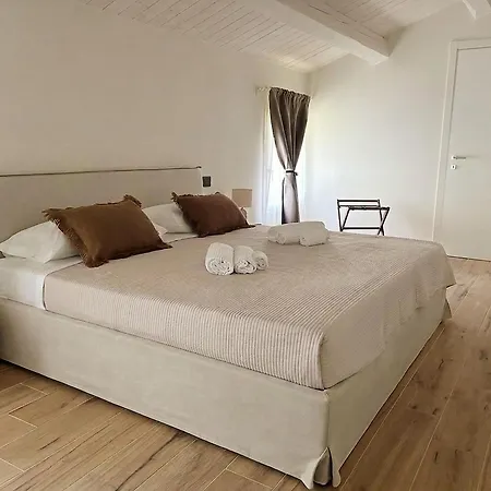 Casale 325 Bed & Breakfast 3*